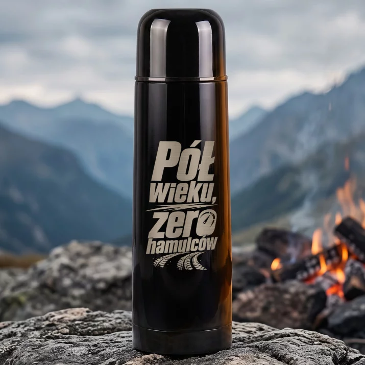 Termos 500ml Na 50 Urodziny Prezent Dla Mężczyzny: Pół Wieku, Zero Hamulców Termos 500ml Na 50 Urodziny Prezent Dla Mężczyzny: Pół Wieku, Zero Hamulców