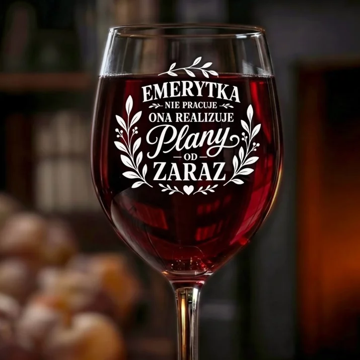Kieliszek Do Wina Na Emeryturę Prezent Dla Emeryta Kobiety: Emerytka Realizuje Plany Kieliszek Do Wina Na Emeryturę Prezent Dla Emeryta Kobiety: Emerytka Realizuje Plany