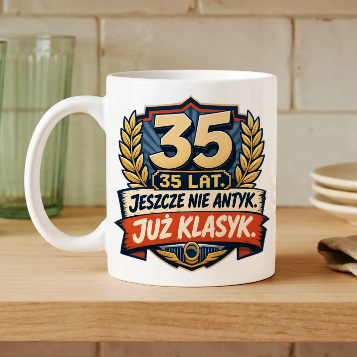 Kubek Z Nadrukiem Na 35 Urodziny Prezent Dla Mężczyzny: Jeszcze Nie Antyk Kubek Z Nadrukiem Na 35 Urodziny Prezent Dla Mężczyzny: Jeszcze Nie Antyk
