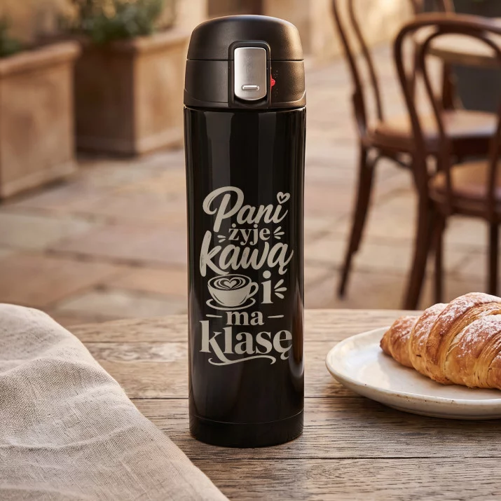 Kubek Termiczny 440ml Na Dzień Nauczyciela Prezent Dla Nauczyciela: Pani Żyje Kawą I Ma Klasę