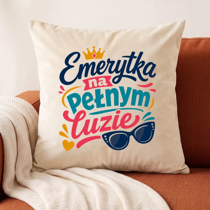 Poduszka Dekoracyjna Dla Emerytki Prezent Na Emeryturę Dla Kobiety: Emerytalny Luz Poduszka Dekoracyjna Dla Emerytki Prezent Na Emeryturę Dla Kobiety: Emerytalny Luz