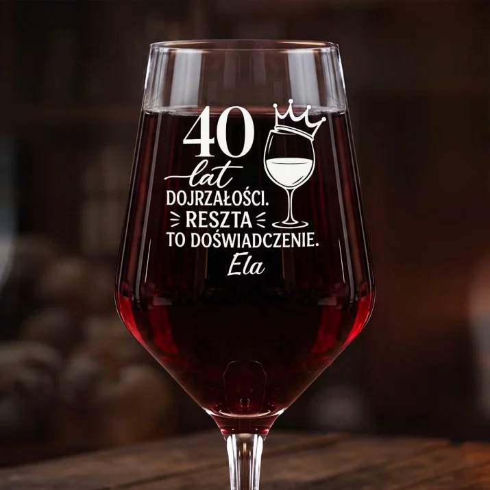 Mega Kieliszek Do Wina z Grawerem Na 40 Urodziny Prezent Dla 40 Latki Kobiety: 40 Lat Dojrzałości Mega Kieliszek Do Wina z Grawerem Na 40 Urodziny Prezent Dla 40 Latki Kobiety: 40 Lat Dojrzałości