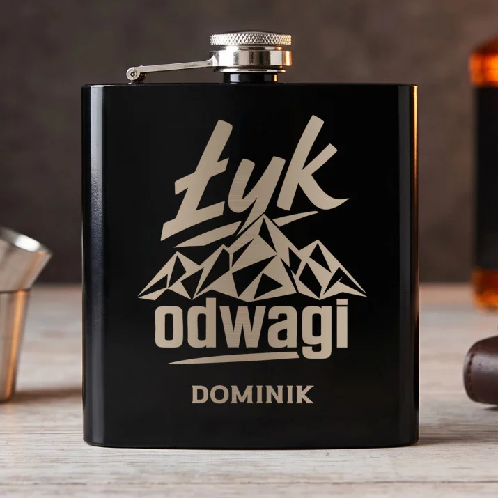 Piersiówka Z Grawerem Na 18 Prezent Dla Mężczyzny: Łyk Odwagi Piersiówka Z Grawerem Na 18 Prezent Dla Mężczyzny: Łyk Odwagi