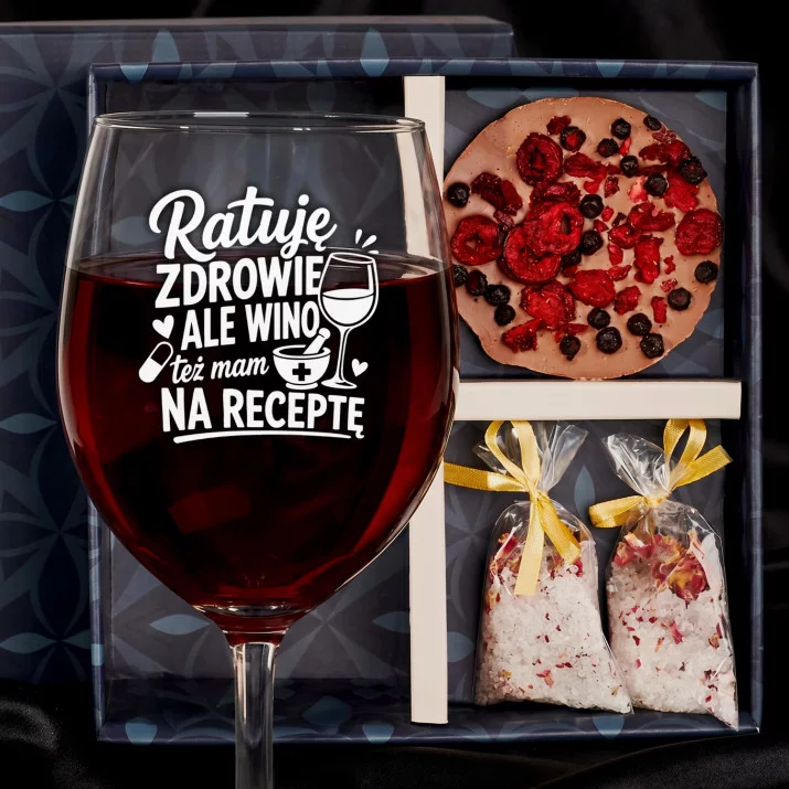 Zestaw Prezenowy Z Kieliszkiem Do Wina Dla Farmaceutki: Wino Na Receptę Zestaw Prezenowy Z Kieliszkiem Do Wina Dla Farmaceutki: Wino Na Receptę