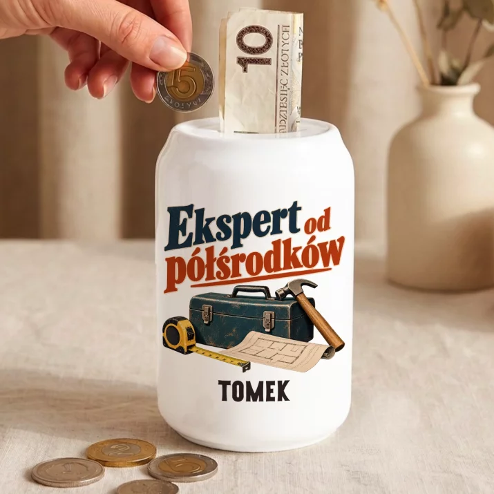 Skarbonka Na Parapetówkę Prezent Dla Mężczyzny: Ekspert Od Półśrodków Skarbonka Na Parapetówkę Prezent Dla Mężczyzny: Ekspert Od Półśrodków