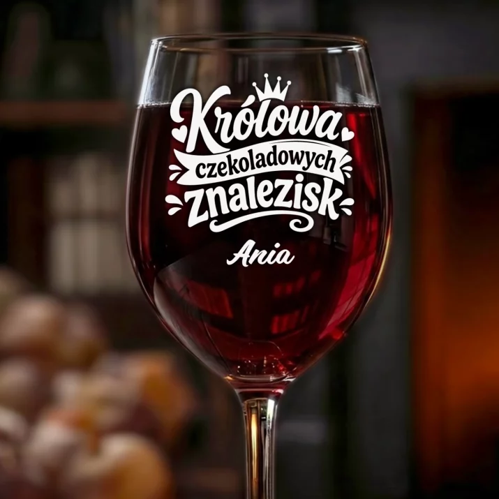 Kieliszek Do Wina z Grawerem Na Wielkanoc Prezent Dla Kobiety: Królowa Czekoladowych