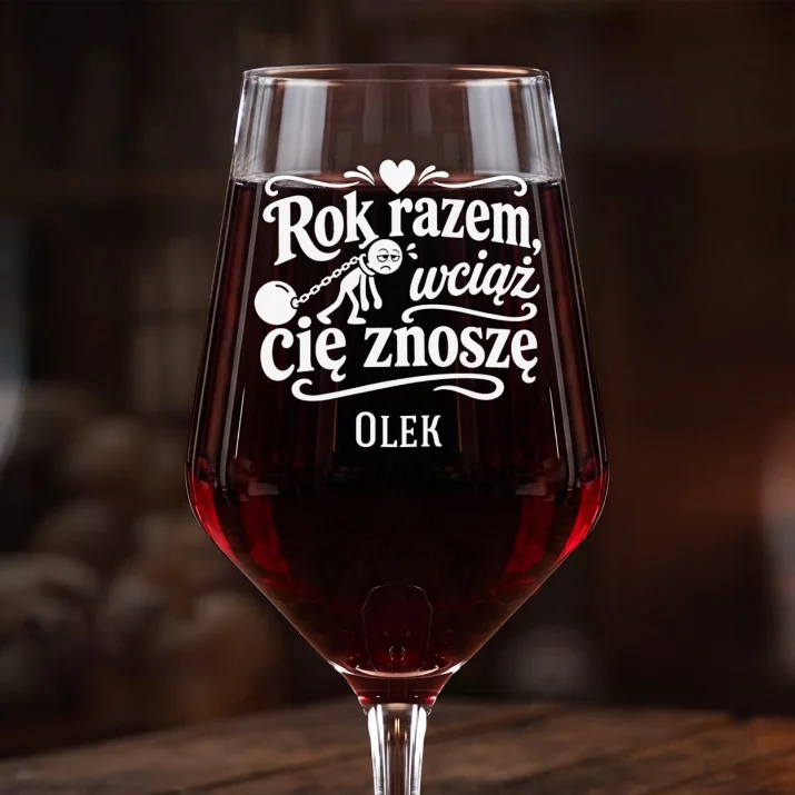 Mega Kieliszek Do Wina z Grawerem Na 1 Rocznicę Ślubu Prezent Dla Mężczyzny: Rok Razem, Wciąż Cię Mega Kieliszek Do Wina z Grawerem Na 1 Rocznicę Ślubu Prezent Dla Mężczyzny: Rok Razem, Wciąż Cię