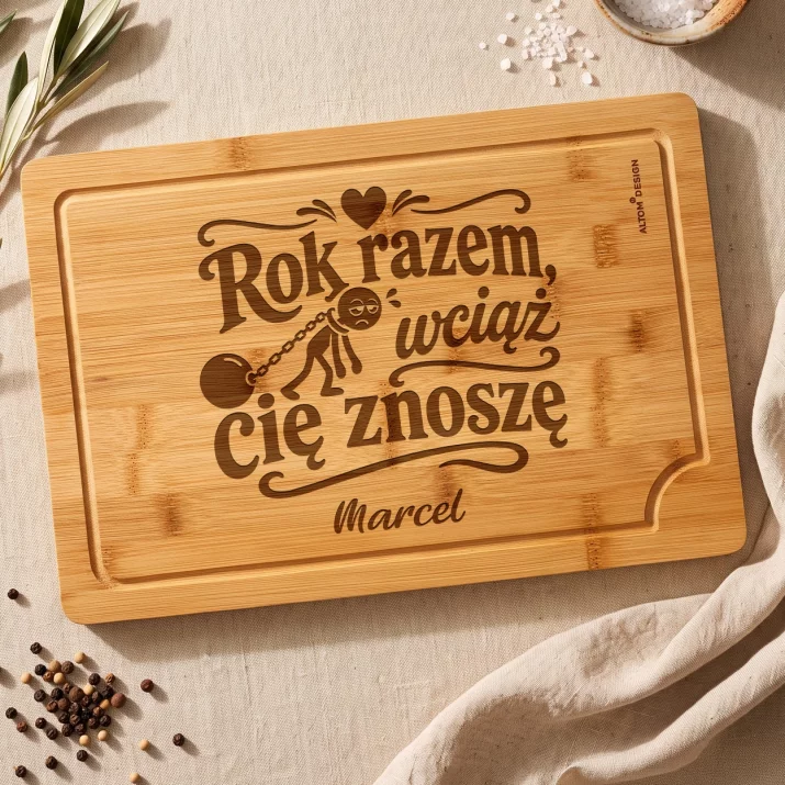 Deska Do Krojenia z Grawerem Na 1 Rocznicę Ślubu Prezent Dla Mężczyzny: Rok Razem, Wciąż Cię Deska Do Krojenia z Grawerem Na 1 Rocznicę Ślubu Prezent Dla Mężczyzny: Rok Razem, Wciąż Cię