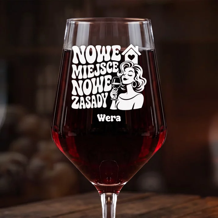 Mega Kieliszek Do Wina z Grawerem Na Nowe Mieszkanie Prezent Dla Kobiety: Nowe Miejsce, Nowe Zasady