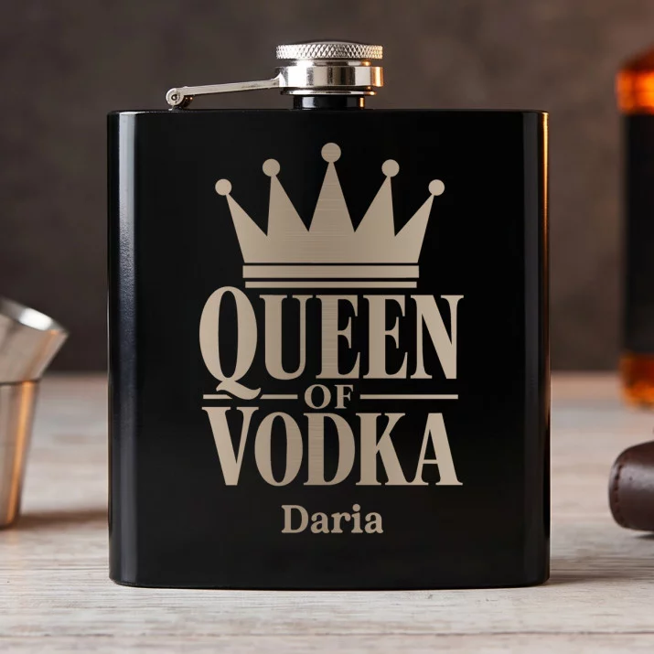 Piersiówka Z Grawerem Dla Kobiety Prezent Dla Kobiety: Queen Of Vodka Piersiówka Z Grawerem Dla Kobiety Prezent Dla Kobiety: Queen Of Vodka