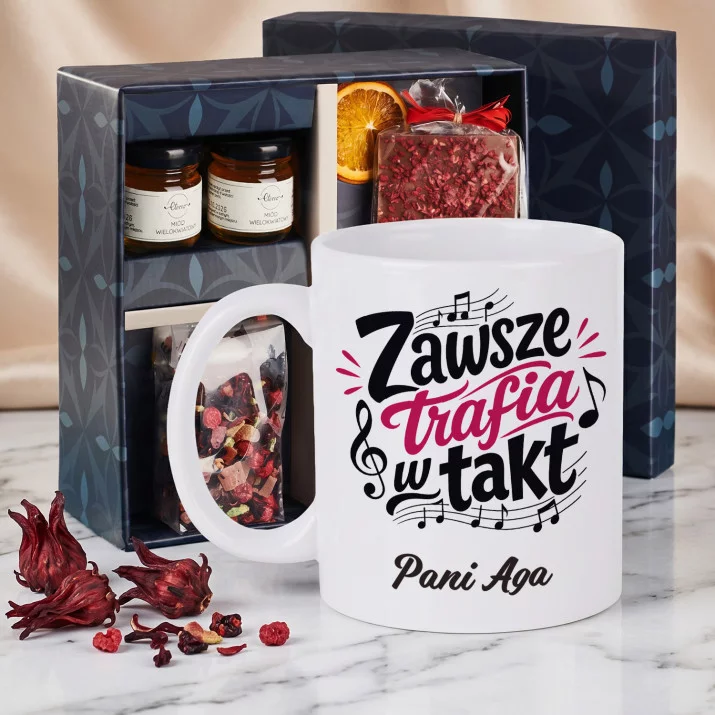 Zestaw Prezenowy z Kubkiem Dla Nauczycielki Muzyki Na Dzień Nauczyciela Dla Kobiety: Zawsze Trafia W Takt Zestaw Prezenowy z Kubkiem Dla Nauczycielki Muzyki Na Dzień Nauczyciela Dla Kobiety: Zawsze Trafia W Takt