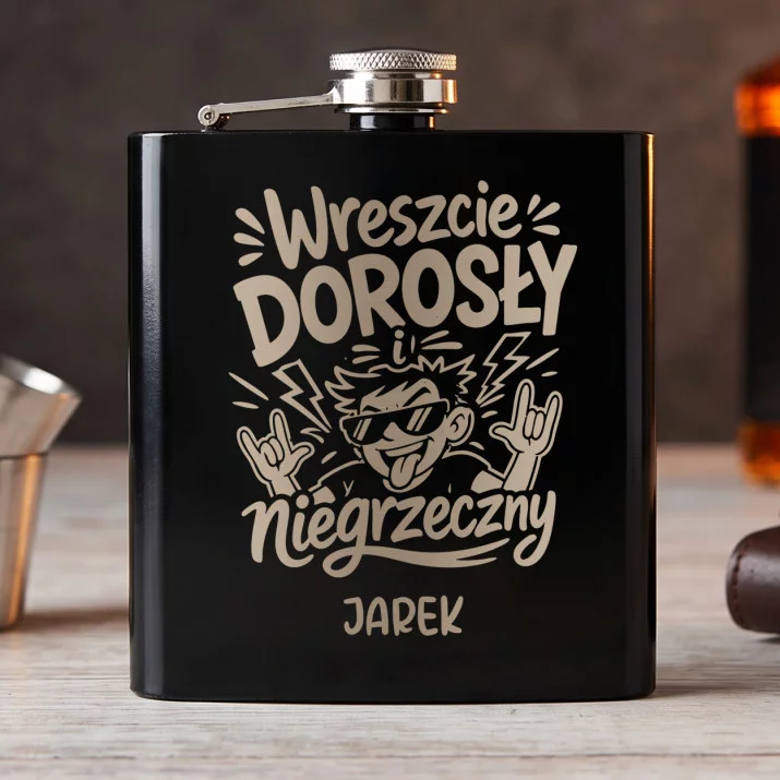 Piersiówka z Grawerem Na 18 Urodziny Prezent Dla Mężczyzny: Wreszcie Dorosły I Piersiówka z Grawerem Na 18 Urodziny Prezent Dla Mężczyzny: Wreszcie Dorosły I