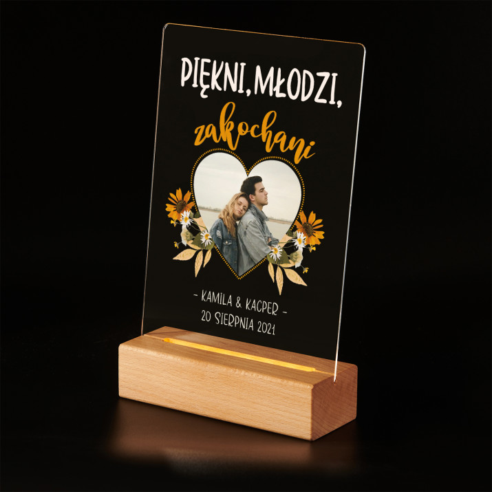 Piękni młodzi zakochani - Wydruk na szkle akrylowym z podstawką led