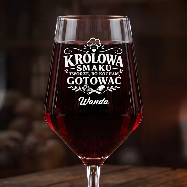 Mega Kieliszek Do Wina z Grawerem Dla Przyjaciółki Prezent Dla Kobiety: Królowa Smaku Grawer Mega Kieliszek Do Wina z Grawerem Dla Przyjaciółki Prezent Dla Kobiety: Królowa Smaku Grawer