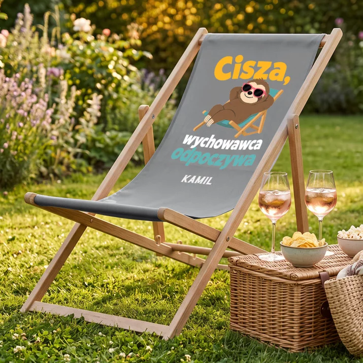 Leżak Z Nadrukiem Dla Wychowawcy Prezent Na Dzień Nauczyciela Dla Mężczyzny: Cisza, Wychowawca Odpoczywa Leżak Z Nadrukiem Dla Wychowawcy Prezent Na Dzień Nauczyciela Dla Mężczyzny: Cisza, Wychowawca Odpoczywa
