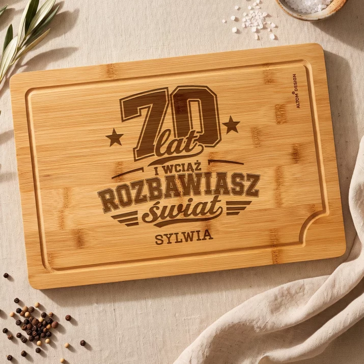 Deska Do Krojenia z Grawerem Na 70 Prezent Dla 70 Latki Kobiety: 70 Lat I Wciąż Rozbawiasz Deska Do Krojenia z Grawerem Na 70 Prezent Dla 70 Latki Kobiety: 70 Lat I Wciąż Rozbawiasz