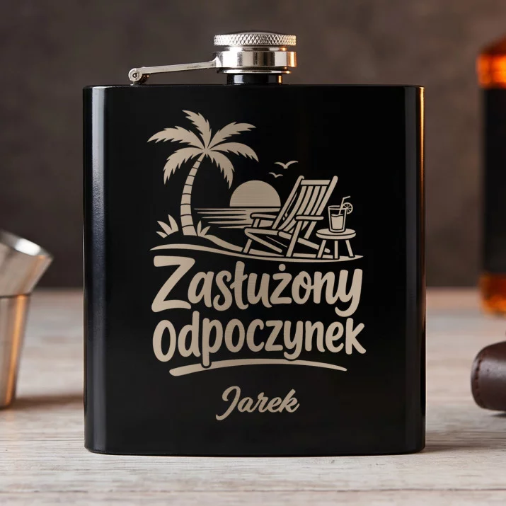 Piersiówka Z Grawerem Na Emeryturę Prezent Dla Emeryta Mężczyzny: Zasłużony Odpoczynek Piersiówka Z Grawerem Na Emeryturę Prezent Dla Emeryta Mężczyzny: Zasłużony Odpoczynek