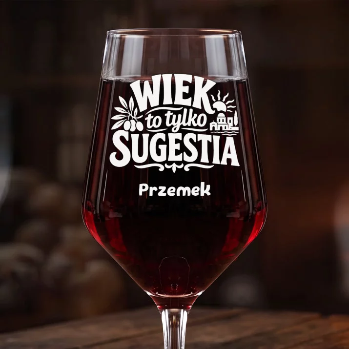 Mega Kieliszek Do Wina z Grawerem Dla Seniora Prezent Dla Mężczyzny: Wiek To Tylko Sugestia Mega Kieliszek Do Wina z Grawerem Dla Seniora Prezent Dla Mężczyzny: Wiek To Tylko Sugestia