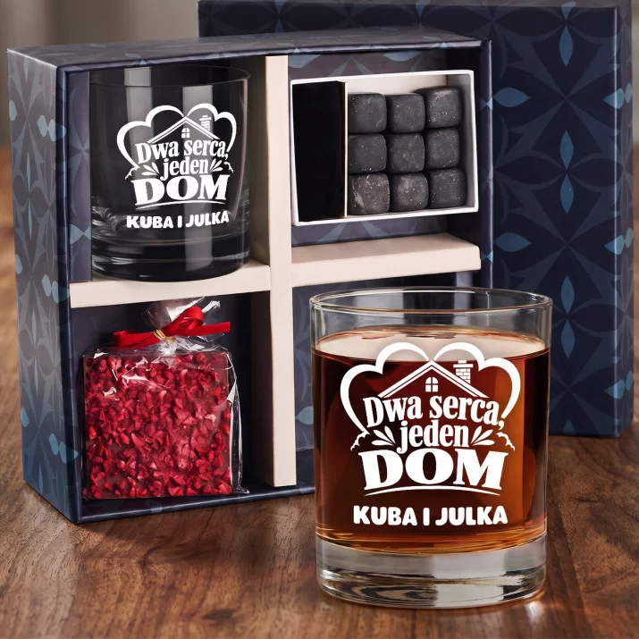 Zestaw Prezentowy Whisky Dla Nowożeńców Na Ślub Dla Pary: Dwa Serca, Jeden Dom Zestaw Prezentowy Whisky Dla Nowożeńców Na Ślub Dla Pary: Dwa Serca, Jeden Dom