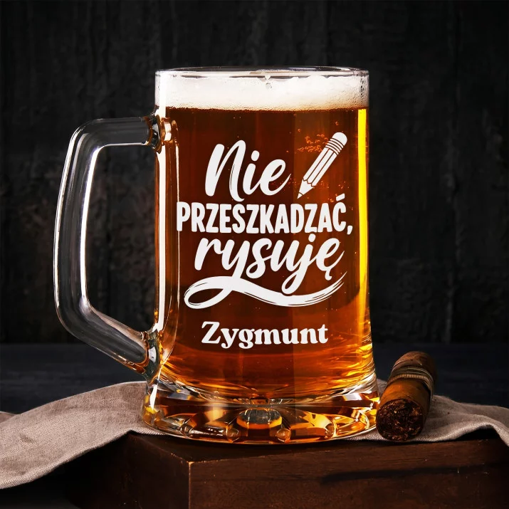 Kufel Personalizowany z Grawerem Dla Rysownika Prezent Dla Mężczyzny: Skupiony Rysownik Kufel Personalizowany z Grawerem Dla Rysownika Prezent Dla Mężczyzny: Skupiony Rysownik