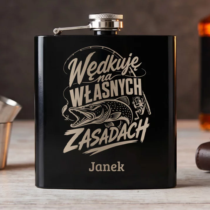 Piersiówka Z Grawerem Dla Wędkarza Prezent Dla Mężczyzny: Manifest Nad Wodą Piersiówka Z Grawerem Dla Wędkarza Prezent Dla Mężczyzny: Manifest Nad Wodą