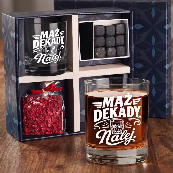 Zestaw Prezentowy Whisky Na 10 Rocznicę Ślubu Dla Mężczyzny: Mąż Dekady. Nalej Zestaw Prezentowy Whisky Na 10 Rocznicę Ślubu Dla Mężczyzny: Mąż Dekady. Nalej
