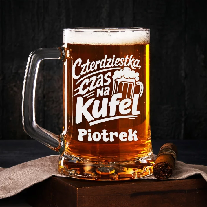 Kufel Personalizowany z Grawerem Dla 40 Latka Na Urodziny Prezent: Czterdziestka Z Kuflem Kufel Personalizowany z Grawerem Dla 40 Latka Na Urodziny Prezent: Czterdziestka Z Kuflem