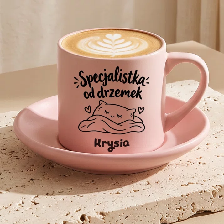 Filiżanka Personalizowana Dla 90 Latki Prezent Na 90 Urodziny Dla Kobiety: Specjalistka Od Drzemek Filiżanka Personalizowana Dla 90 Latki Prezent Na 90 Urodziny Dla Kobiety: Specjalistka Od Drzemek