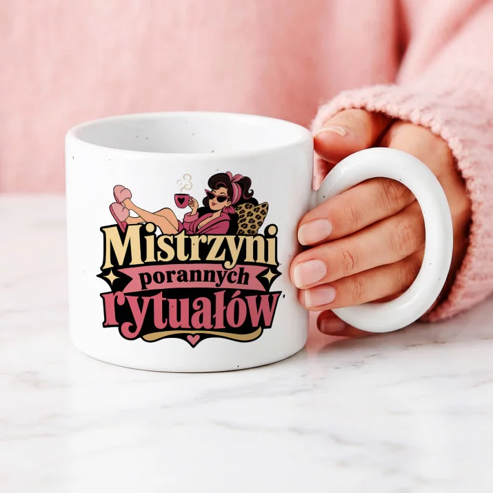 Kubek Z Okrągłym Uchem Dla Dojrzałej Kobiety Prezent Dla Kobiety: Kawowa Mistrzyni Retro