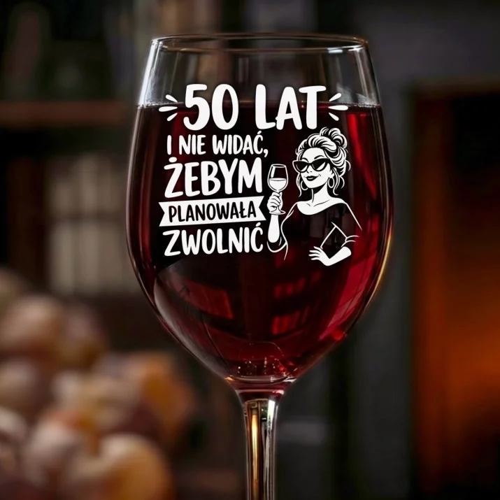 Kieliszek Do Wina Na 50 Urodziny Prezent Dla Kobiety: 50 Lat - Nie Zwalniam Kieliszek Do Wina Na 50 Urodziny Prezent Dla Kobiety: 50 Lat - Nie Zwalniam