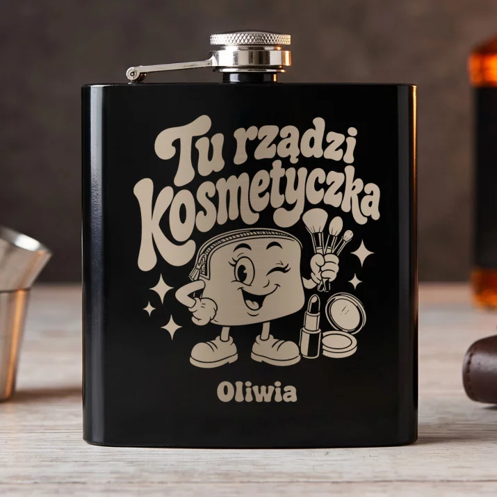 Piersiówka z Grawerem Dla Kosmetyczki Prezent Dla Kobiety: Tu Rządzi Kosmetyczka Piersiówka z Grawerem Dla Kosmetyczki Prezent Dla Kobiety: Tu Rządzi Kosmetyczka