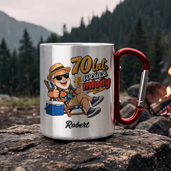 Kubek Metalowy z Karabińczykiem Na 70 Prezent Dla 70 Latka Mężczyzny: 70 Lat, Wciąż Młody Kubek Metalowy z Karabińczykiem Na 70 Prezent Dla 70 Latka Mężczyzny: 70 Lat, Wciąż Młody