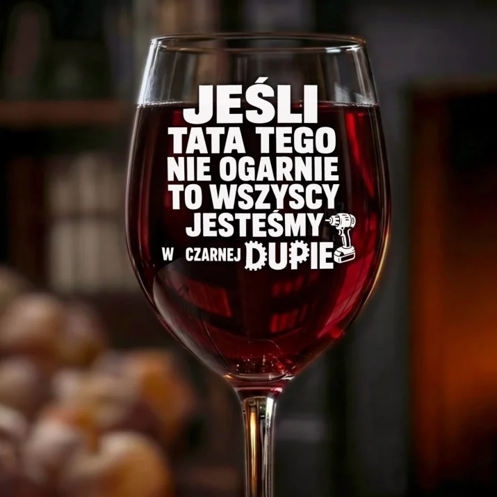 Kieliszek Do Wina Dla Majsterkowicza Prezent Dla Mężczyzny: Tata Ogarnia Kryzys Kieliszek Do Wina Dla Majsterkowicza Prezent Dla Mężczyzny: Tata Ogarnia Kryzys