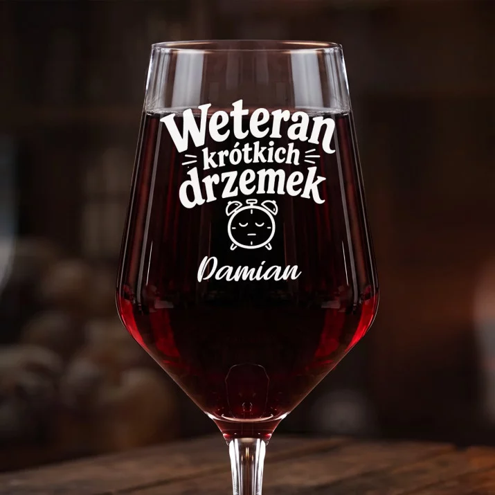 Mega Kieliszek Do Wina z Grawerem Na 70 Urodziny Prezent Dla 70 Latka Mężczyzny: Weteran Krótkich Drzemek Mega Kieliszek Do Wina z Grawerem Na 70 Urodziny Prezent Dla 70 Latka Mężczyzny: Weteran Krótkich Drzemek