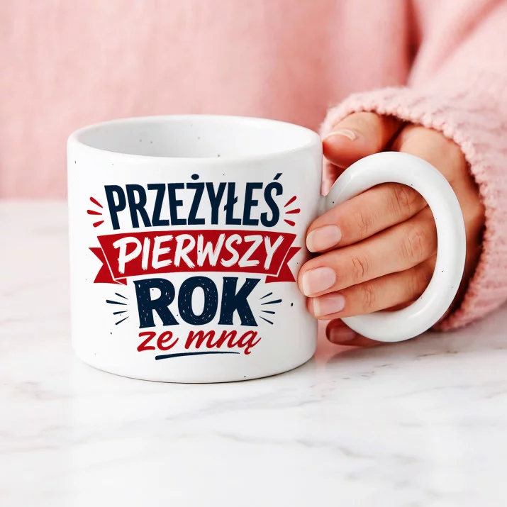 Kubek Z Okrągłym Uchem Na 1 Rocznicę Ślubu Prezent Dla Mężczyzny: Pierwszy Rok Śmiechu Kubek Z Okrągłym Uchem Na 1 Rocznicę Ślubu Prezent Dla Mężczyzny: Pierwszy Rok Śmiechu