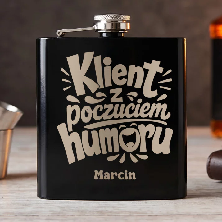 Piersiówka z Grawerem Dla Klienta Prezent Dla Mężczyzny: Klient Z Poczuciem Humoru Piersiówka z Grawerem Dla Klienta Prezent Dla Mężczyzny: Klient Z Poczuciem Humoru