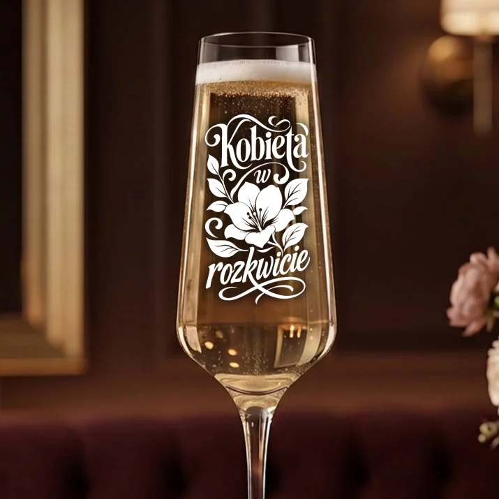 Kieliszek Do Szampana Z Grawerem Na 30 Urodziny Prezent Dla 30 Latki Kobiety: Rozkwit Elegancji Kieliszek Do Szampana Z Grawerem Na 30 Urodziny Prezent Dla 30 Latki Kobiety: Rozkwit Elegancji