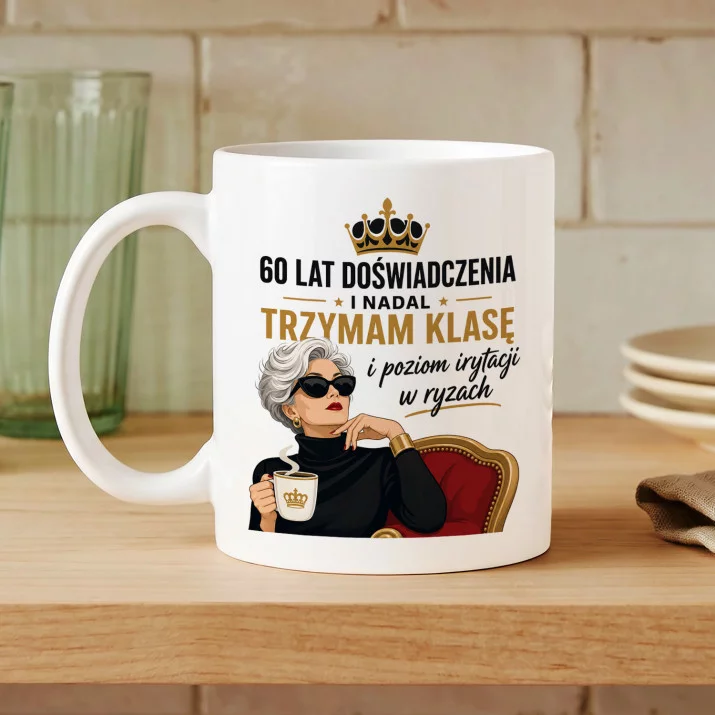 Kubek Z Nadrukiem Dla Kobiety 60 Lat Prezent Na 60 Urodziny Dla Kobiety: Elegancka 60-Latka Z Klasą Kubek Z Nadrukiem Dla Kobiety 60 Lat Prezent Na 60 Urodziny Dla Kobiety: Elegancka 60-Latka Z Klasą
