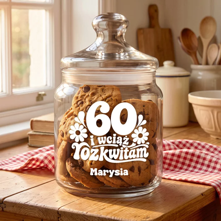 Słoik Na Ciastka z Grawerem Na 60 Prezent Na 60 Urodziny Dla Kobiety: 60 I Wciąż Rozkwitam