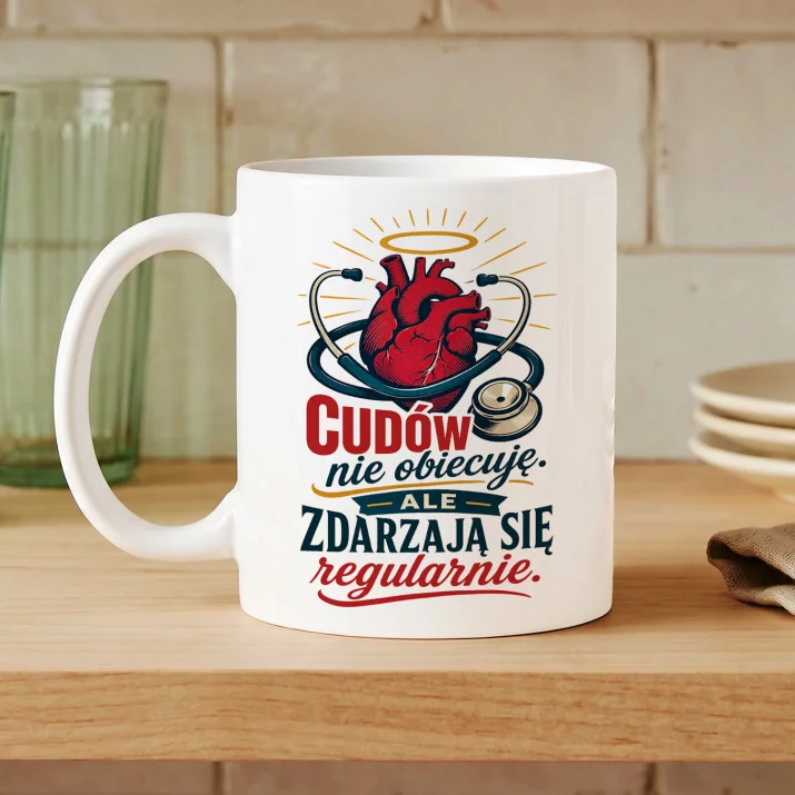 Kubek Z Nadrukiem Dla Lekarza Prezent Dla Mężczyzny: Cudów Nie Obiecuję Kubek Z Nadrukiem Dla Lekarza Prezent Dla Mężczyzny: Cudów Nie Obiecuję