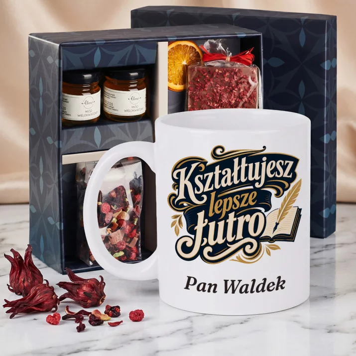 Zestaw Prezenowy z Kubkiem Dla Nauczyciela Na Dzień Nauczyciela Dla Mężczyzny: Kształtujesz Lepsze Jutro Zestaw Prezenowy z Kubkiem Dla Nauczyciela Na Dzień Nauczyciela Dla Mężczyzny: Kształtujesz Lepsze Jutro