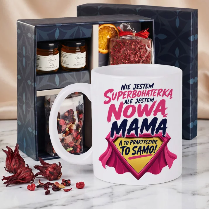 Zestaw Prezenowy Z Kubkiem Dla Nowej Mamy Na Dzień Mamy: Superbohaterka Zestaw Prezenowy Z Kubkiem Dla Nowej Mamy Na Dzień Mamy: Superbohaterka