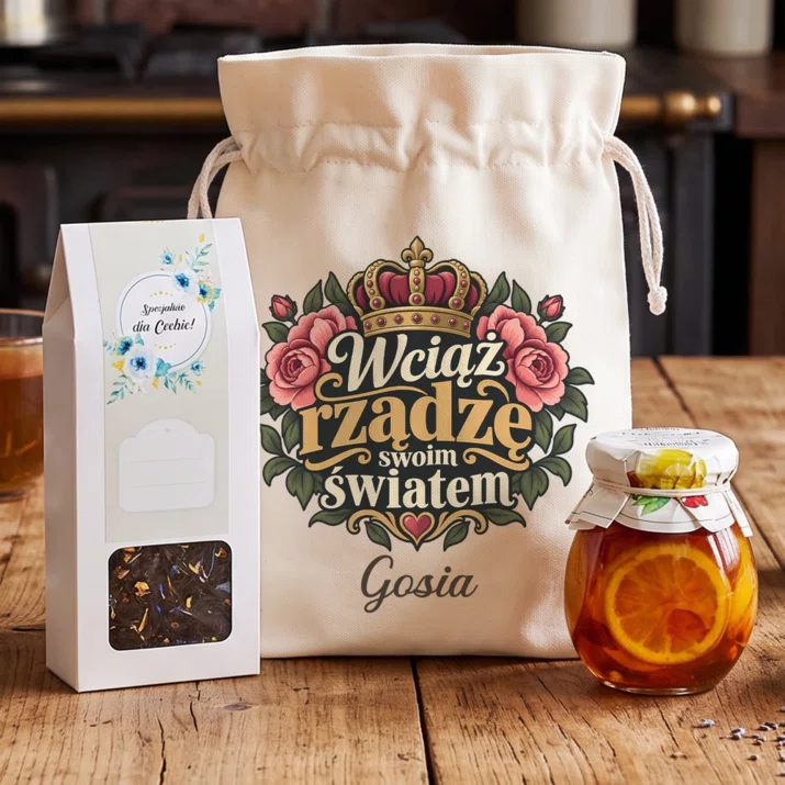 Zestaw Prezentowy z Herbatą Dla Babci Prezent Na Dzień Babci Dla Kobiety: Wciąż Rządzę Swoim Zestaw Prezentowy z Herbatą Dla Babci Prezent Na Dzień Babci Dla Kobiety: Wciąż Rządzę Swoim