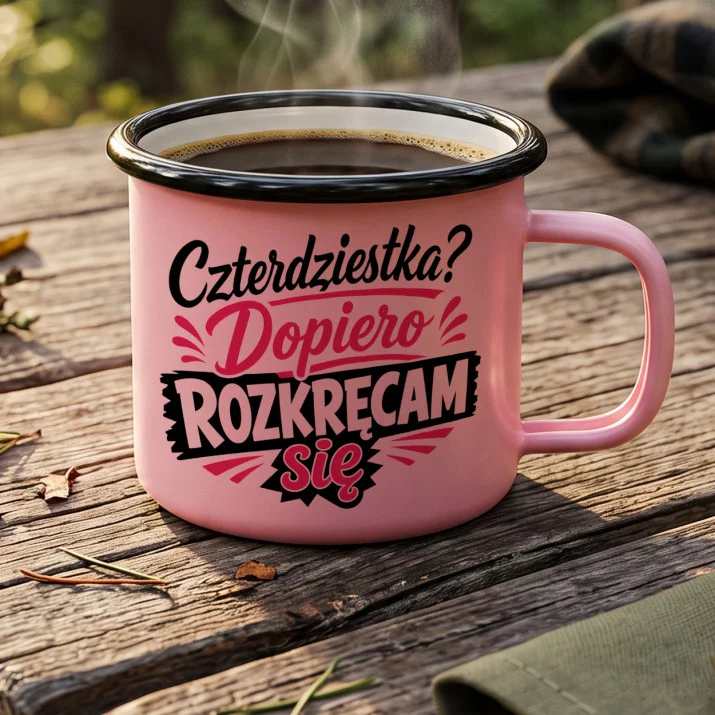 Kubek Emaliowany Na 40 Urodziny Kobiety Prezent Na 40 Urodziny Dla Kobiety: Dojrzała Z Pazurem Kubek Emaliowany Na 40 Urodziny Kobiety Prezent Na 40 Urodziny Dla Kobiety: Dojrzała Z Pazurem