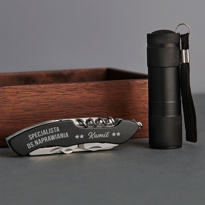 Specjalista ds.naprawiania - Zestaw multitool i latarka
