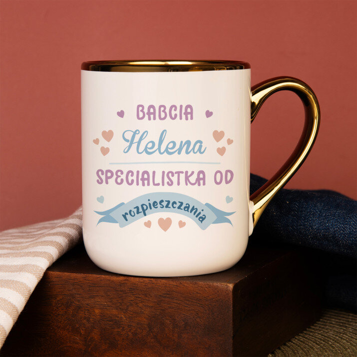 Specjalistka od rozpieszczania - Kubek ceramiczny ze złotym rantem