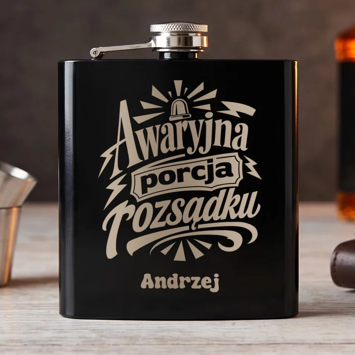 Piersiówka Z Grawerem Dla Męża Prezent Na Rocznicę Ślubu Dla Mężczyzny: Awaryjna Mądrość Piersiówka Z Grawerem Dla Męża Prezent Na Rocznicę Ślubu Dla Mężczyzny: Awaryjna Mądrość