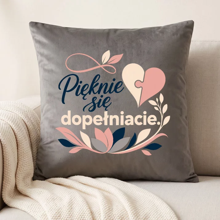 Poduszka Dekoracyjna Na Ślub Cywilny Prezent Dla Pary: Pięknie Się Dopełniacie Poduszka Dekoracyjna Na Ślub Cywilny Prezent Dla Pary: Pięknie Się Dopełniacie