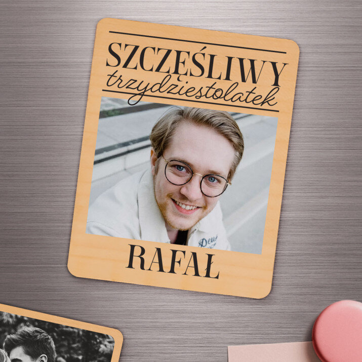 Szczęśliwy trzydziestolatek - Magnes drewniany