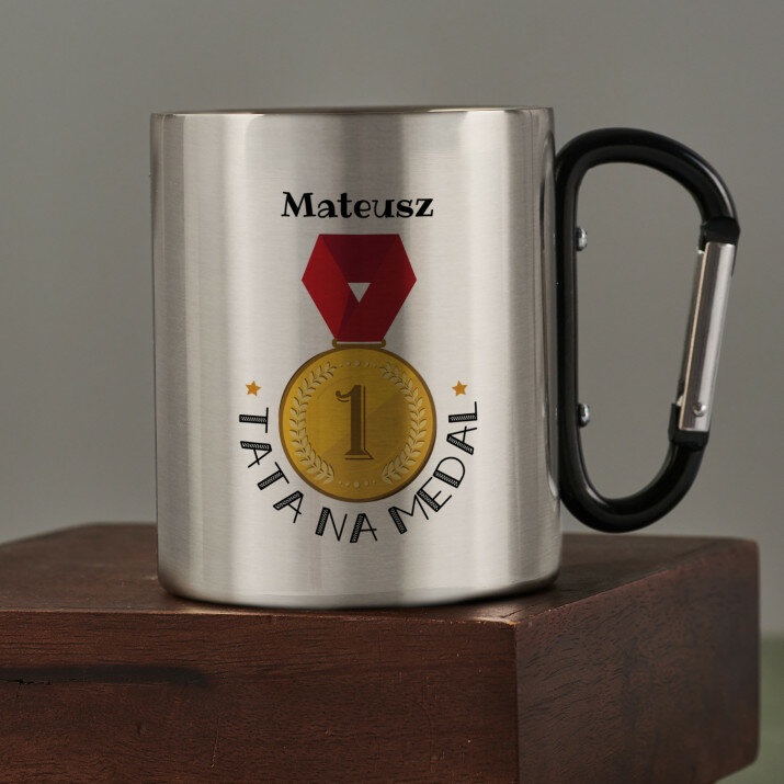 Tata na medal - Kubek metalowy z karabińczykiem